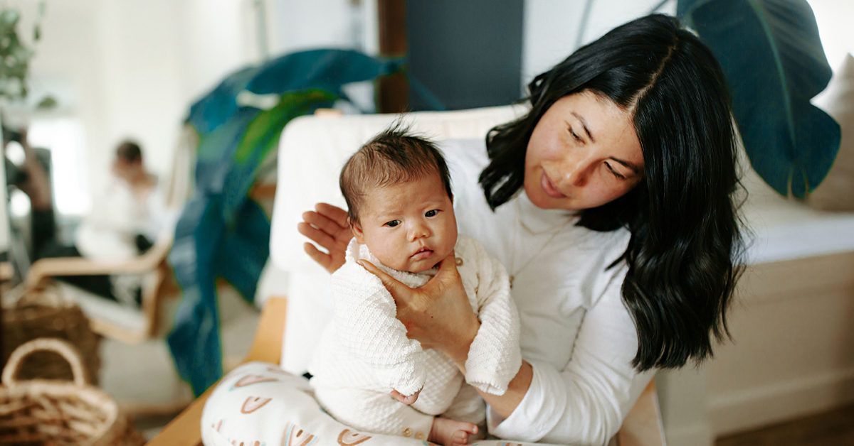 Как понять, когда перестать отрыгивать малыша и что делать, если это не помогает