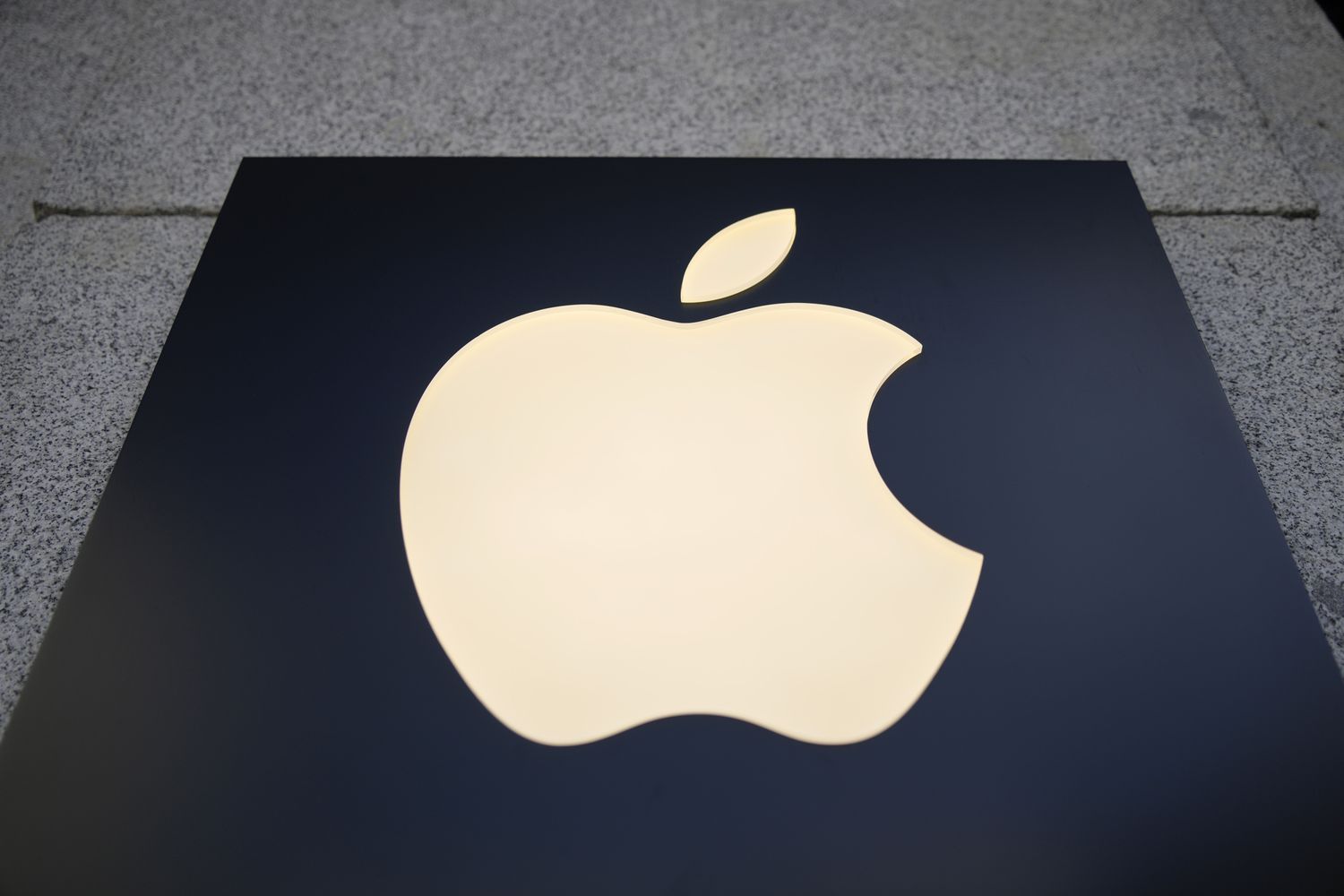 Yevropa Ittifoqi Apple kompaniyasining raqobatga mosligini tekshirmoqda