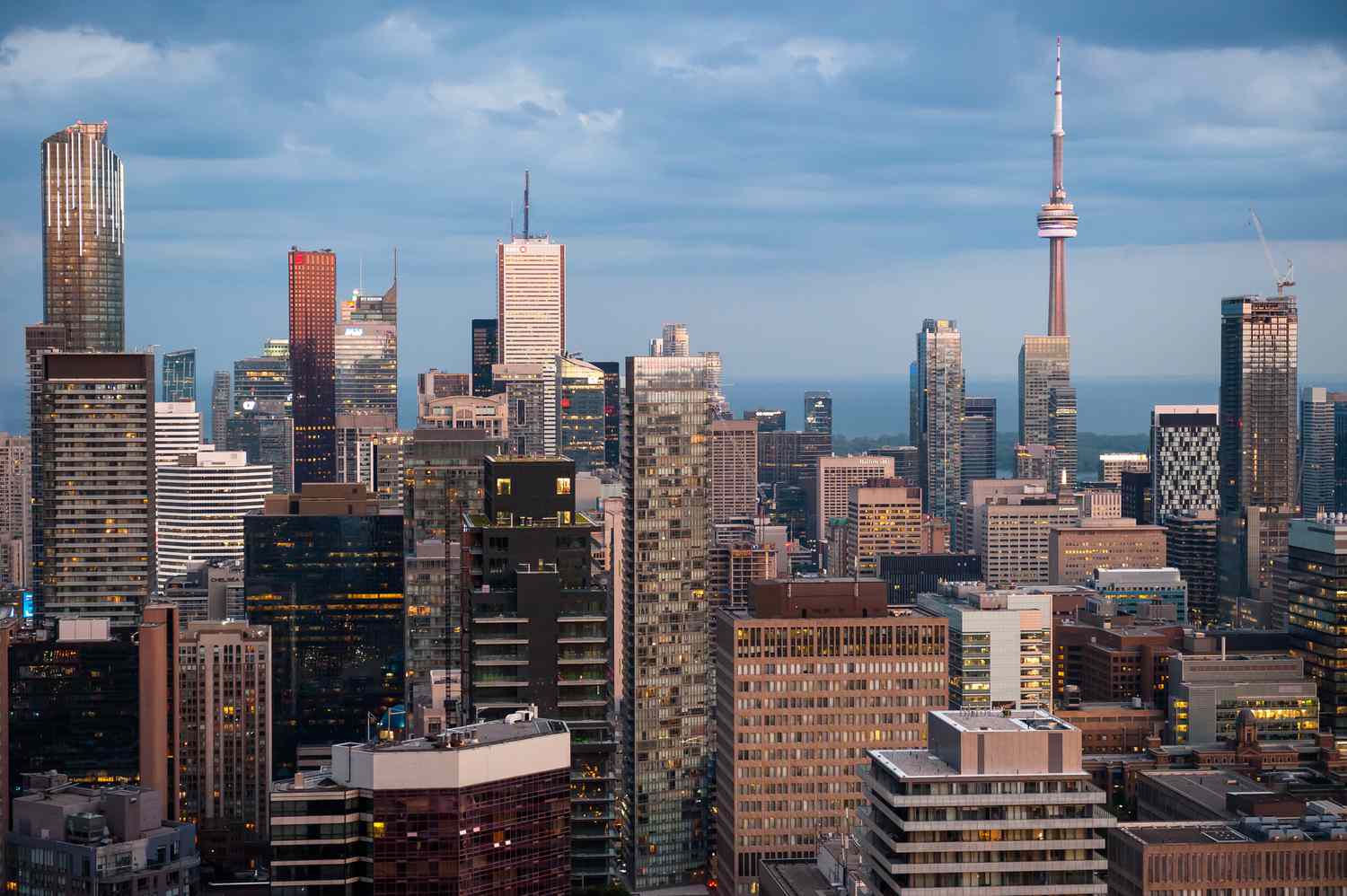 Bay Street: Сердце финансового мира Канады