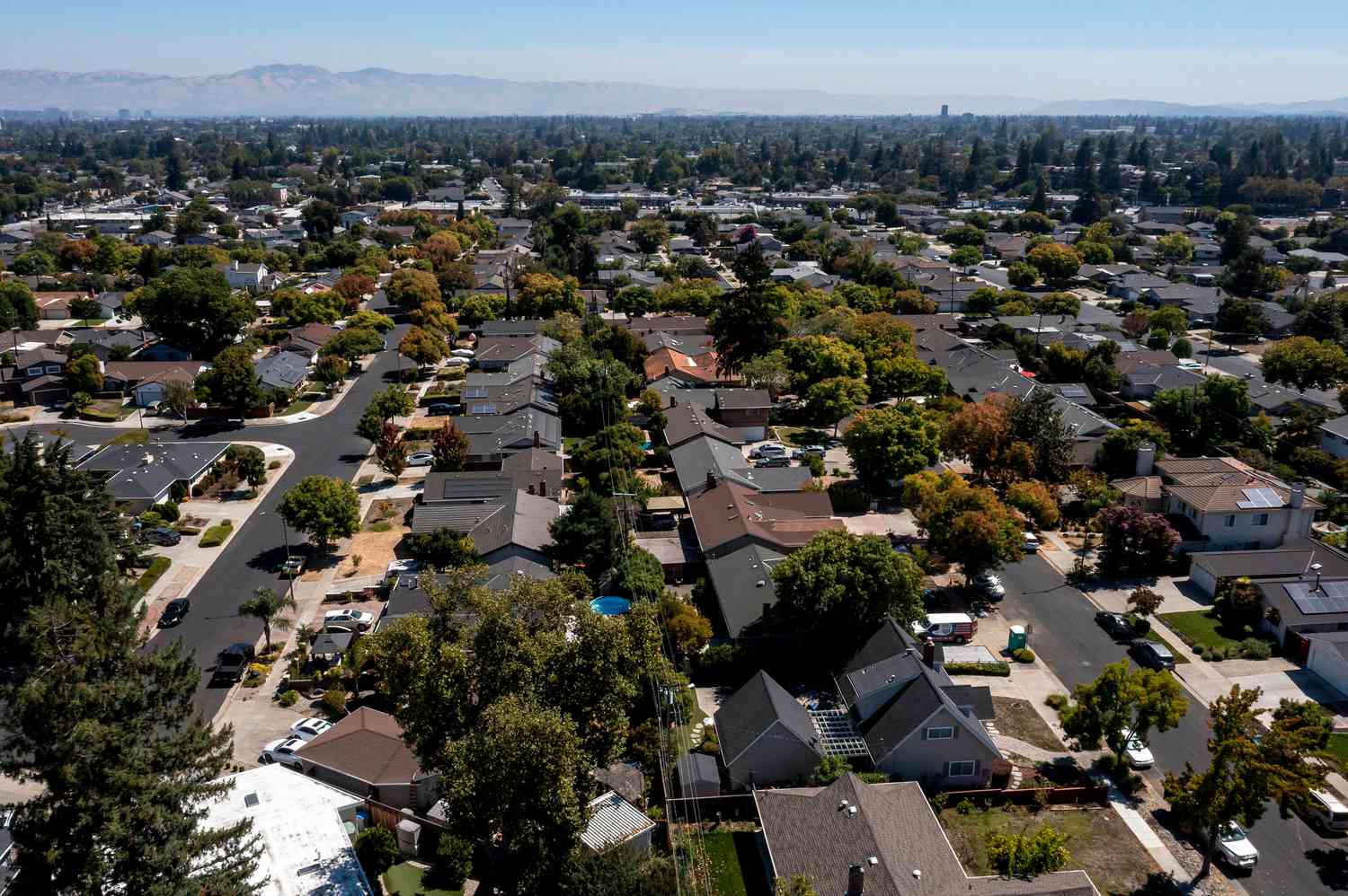 Почему продажи жилья в августе не выросли, несмотря на снижение ставок по ипотеке и рост предложения