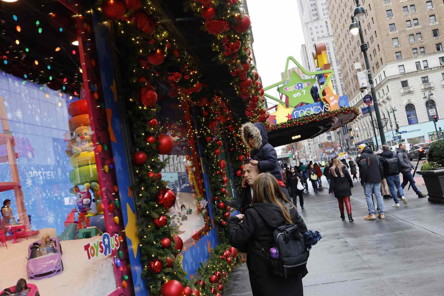 Retail Sales Surge 0.3% in November 2023 Defying Economic Worries and Expectations