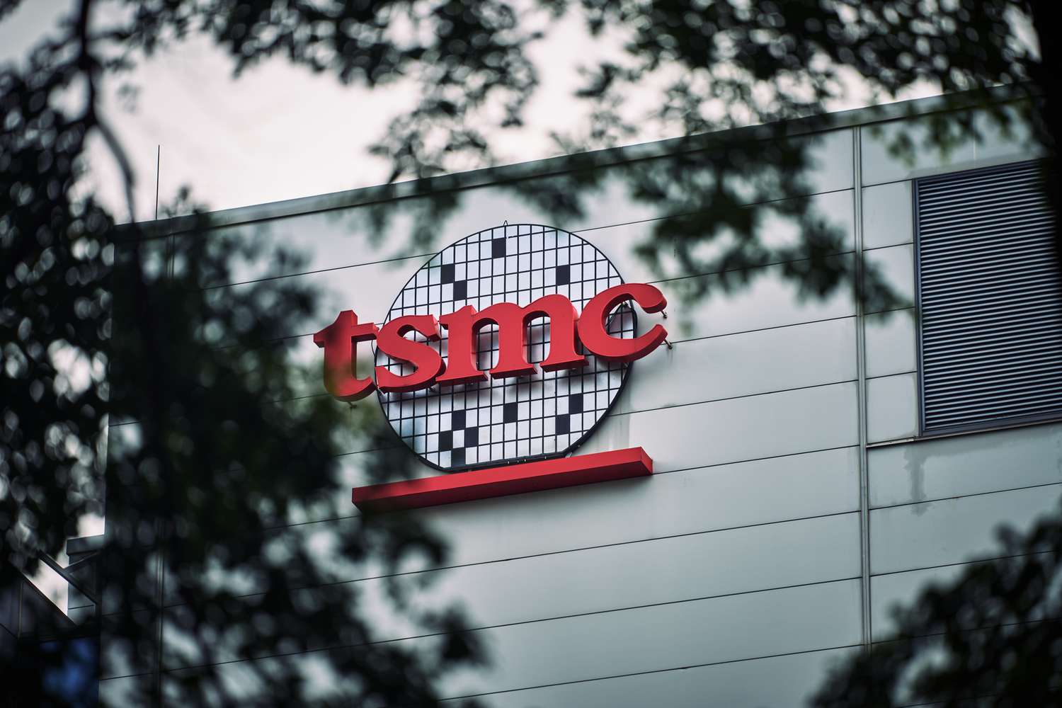 TSMC dan Samsung Siapkan Pabrik Chip Raksasa di Uni Emirat Arab