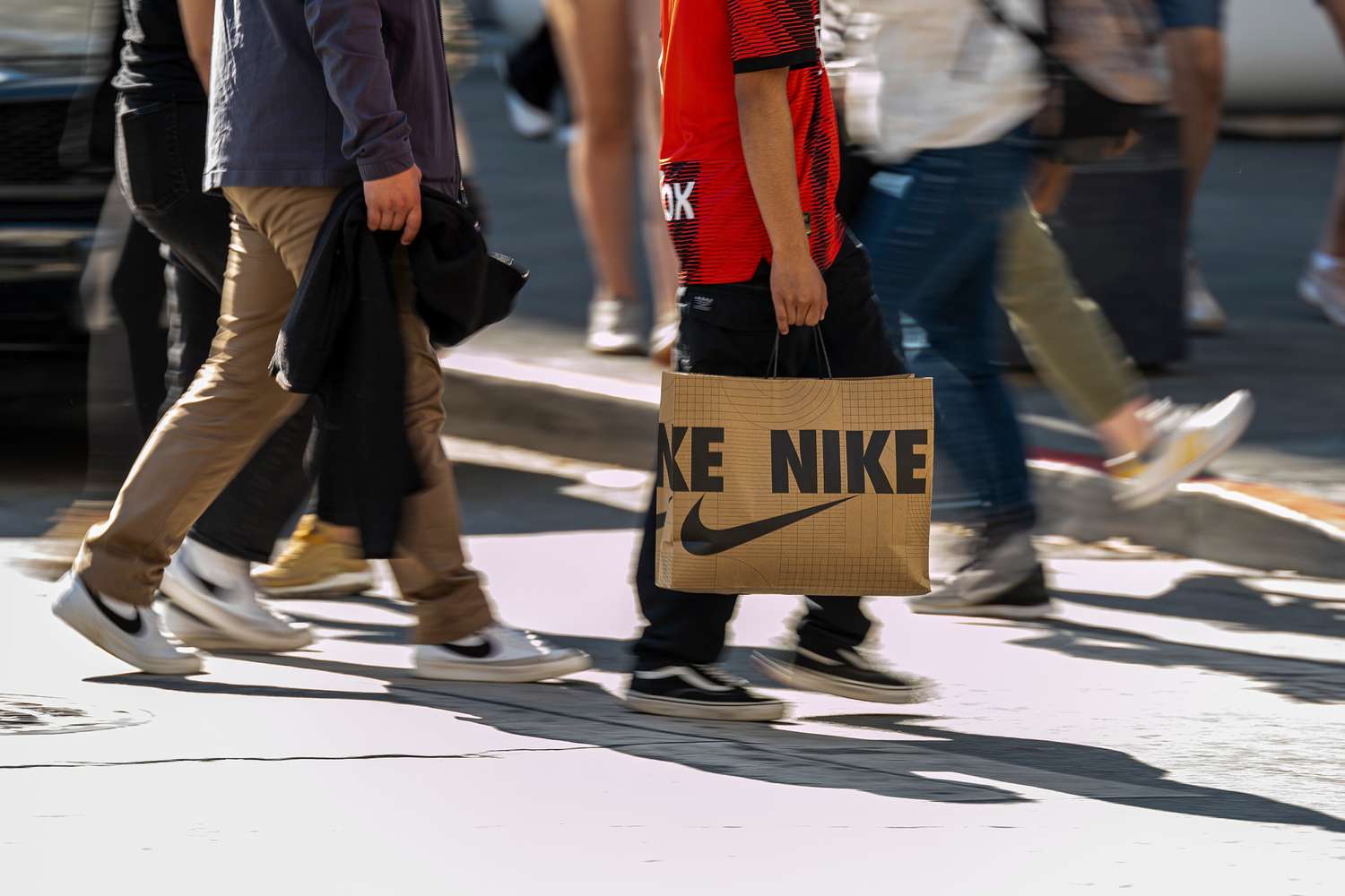 Крупные сделки и неожиданные падения: что движет рынками сегодня