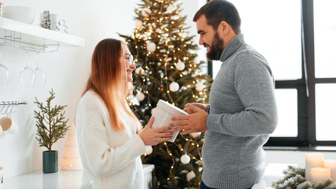 Top 10 Practical Gift Ideas to Impress Any Man This Holiday Season