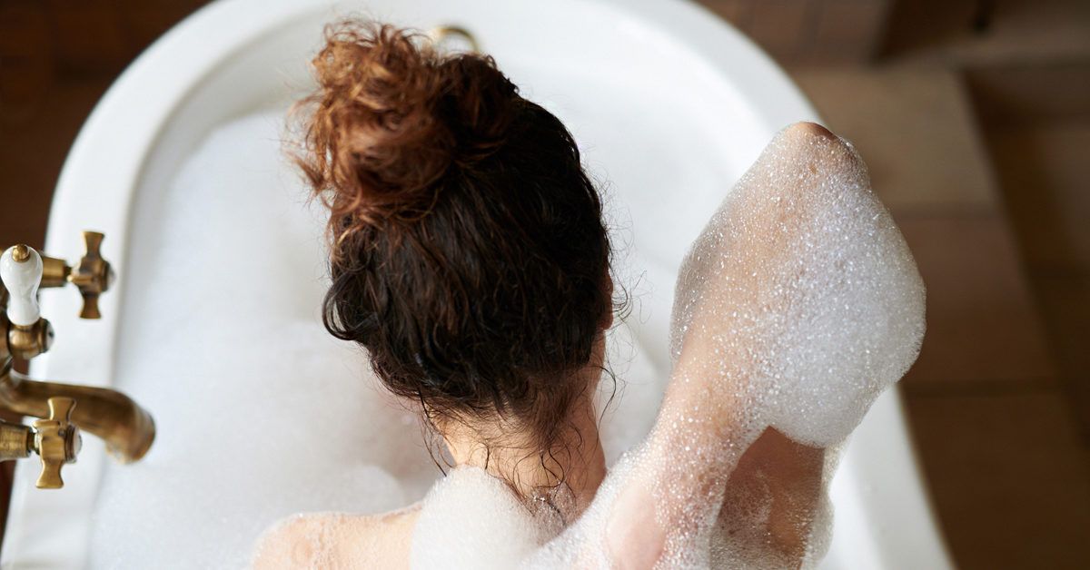 Pregnancy Baths Safety Guide 2025: What You Need to Know About Warm Baths and Hot Tubs