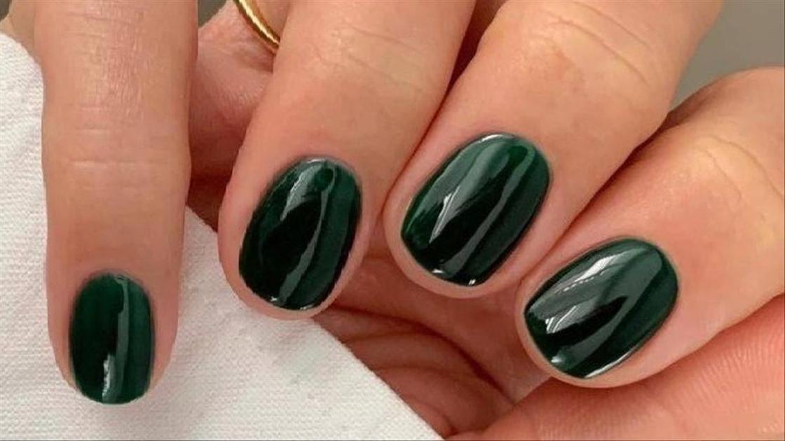 Kecantikan Kuku Emerald: Tren yang Memikat Energi Ular Hijau