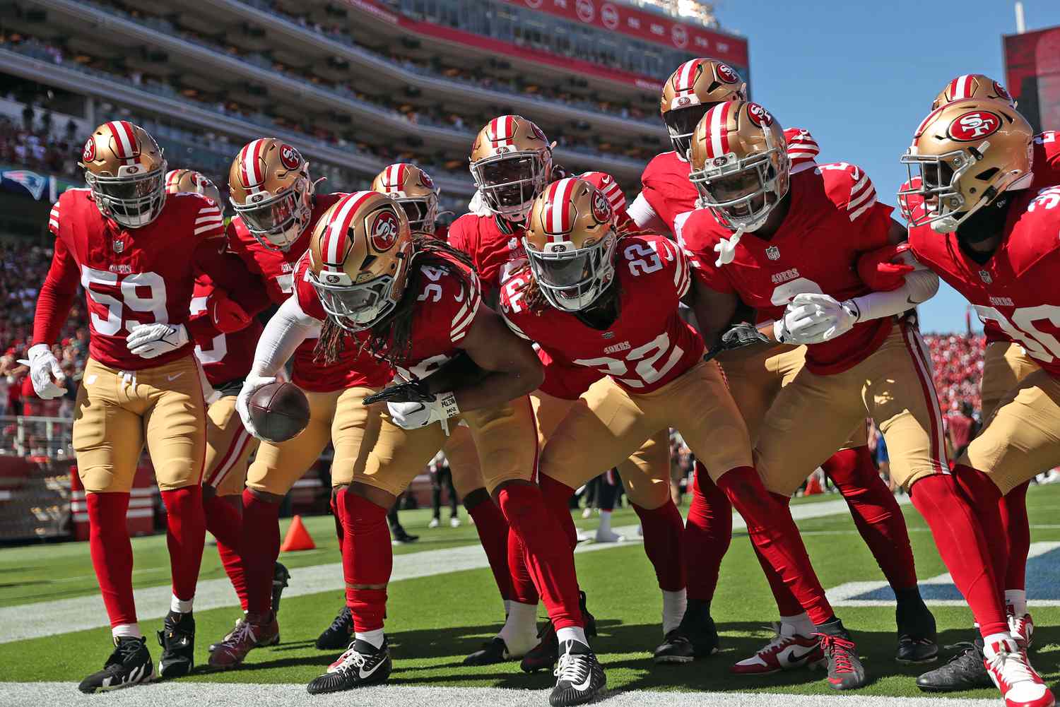 Unlock Free Boneless Wings Every Monday with Applebee’s NFL Pick Six Promo!