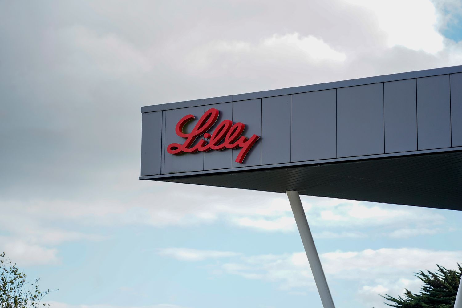 Акции Hims & Hers резко упали на фоне изменений в списке дефицитных препаратов FDA