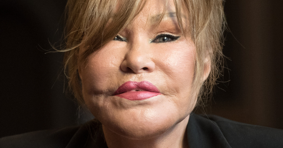 Таинственная история женщины-кошки: от роскоши до падения