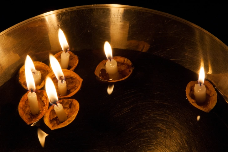 15 Christmas Fortune-Telling Traditions That Truly Work — Discover Your Destiny