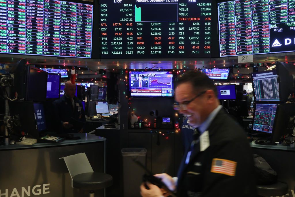 Discover the Evolution of Trading: Why Traders Still Work on Exchange Floors Today