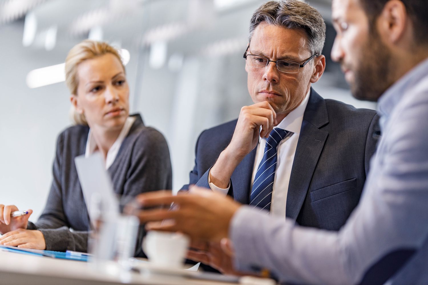 Защита от враждебного поглощения: как работает стратегия обратного выкупа акций