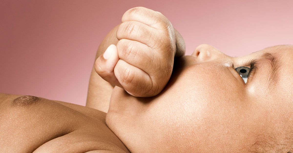 Chaqaloqlarda Ko‘zlardagi Noto‘g‘ri Joylashuv: Sabablari va Davolash Yolları