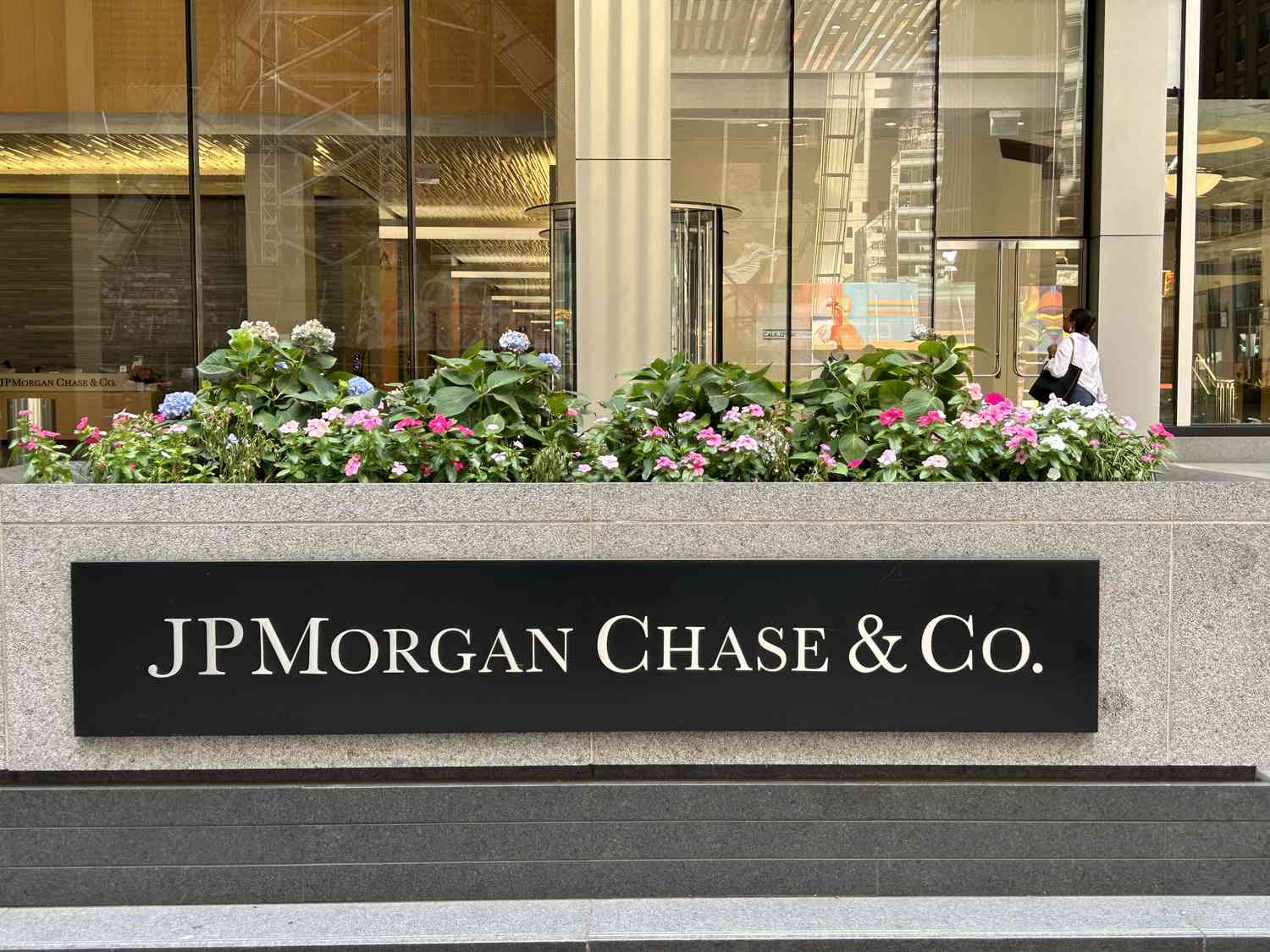 JPMorgan Moliyaviy Natijalari Kutilgandan Yuqori Bo‘ldi: Aksiya Qimmatlashmoqda