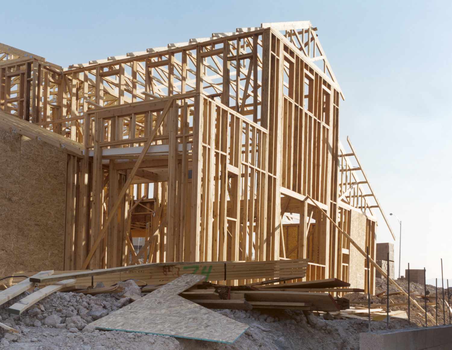 Почему строительство жилья в США всё ещё не успевает за спросом