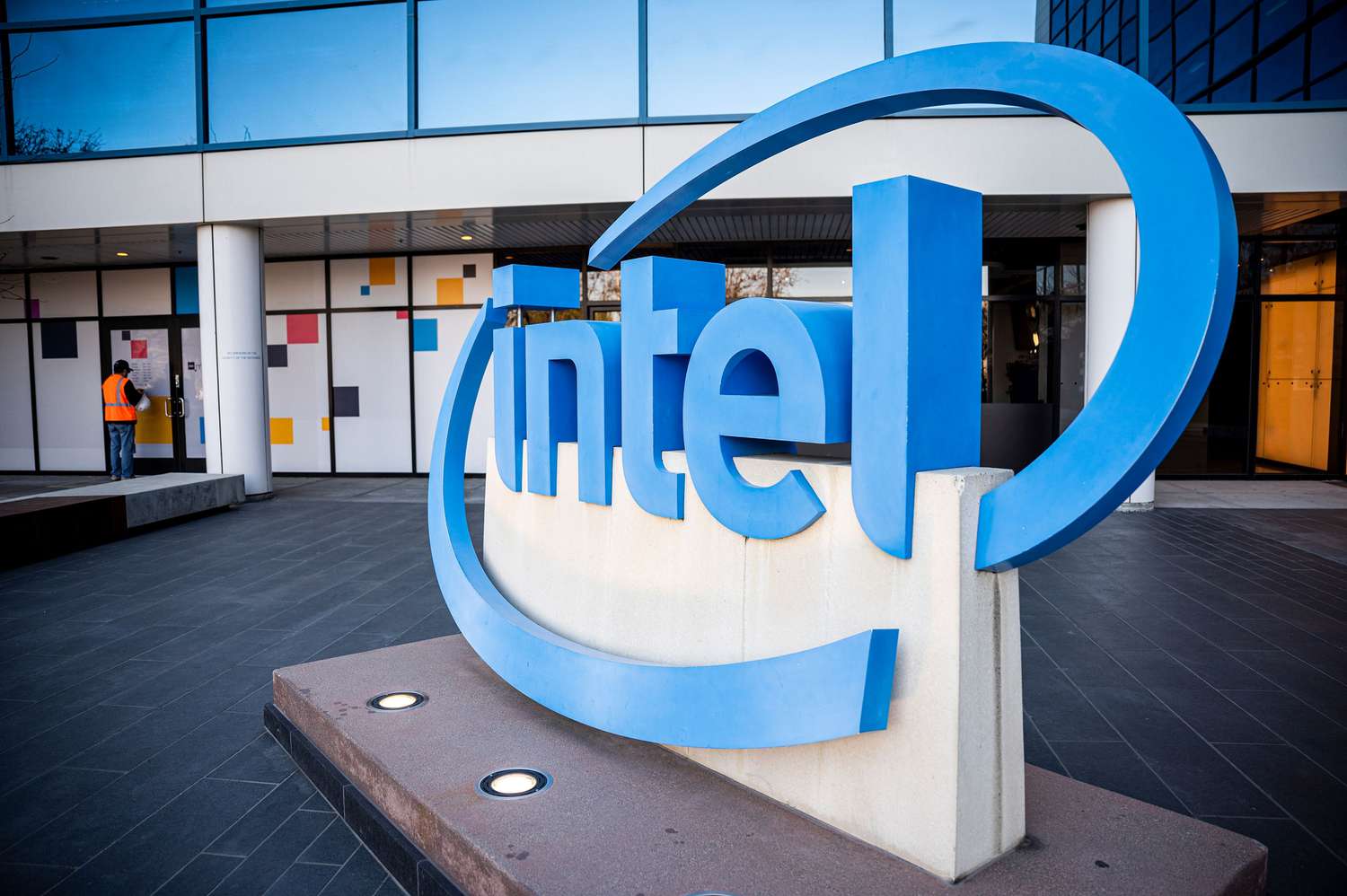 China's Cybersecurity Group Urges Review of Intel Chips Over Security Concerns