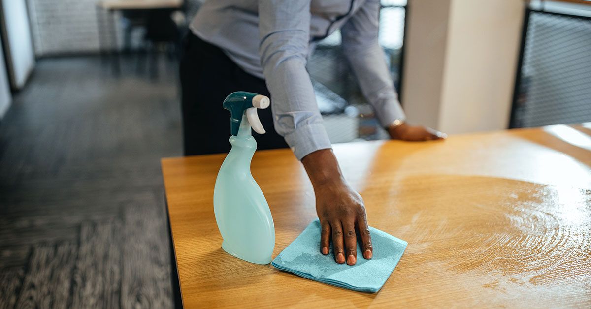 Сколько времени вариант Омикрон сохраняется на поверхностях и чем он отличается от других штаммов