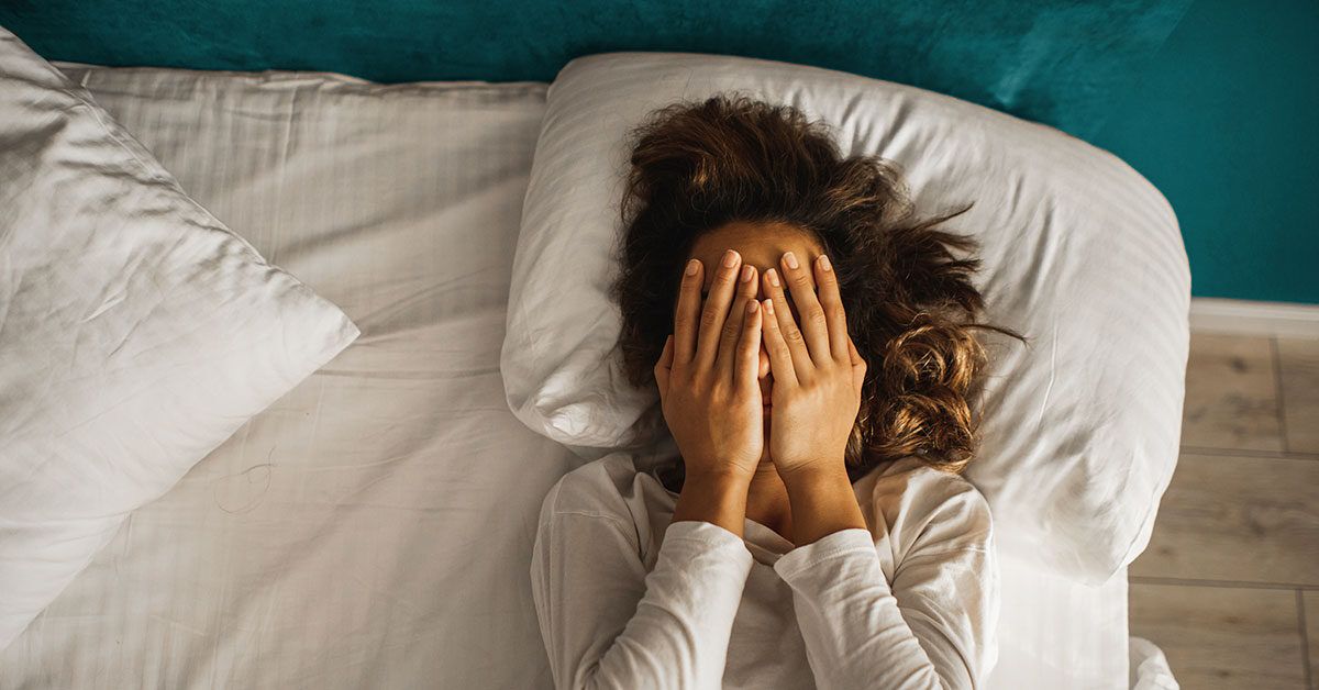 Как справиться с бессонницей перед менструацией: эффективные методы и советы