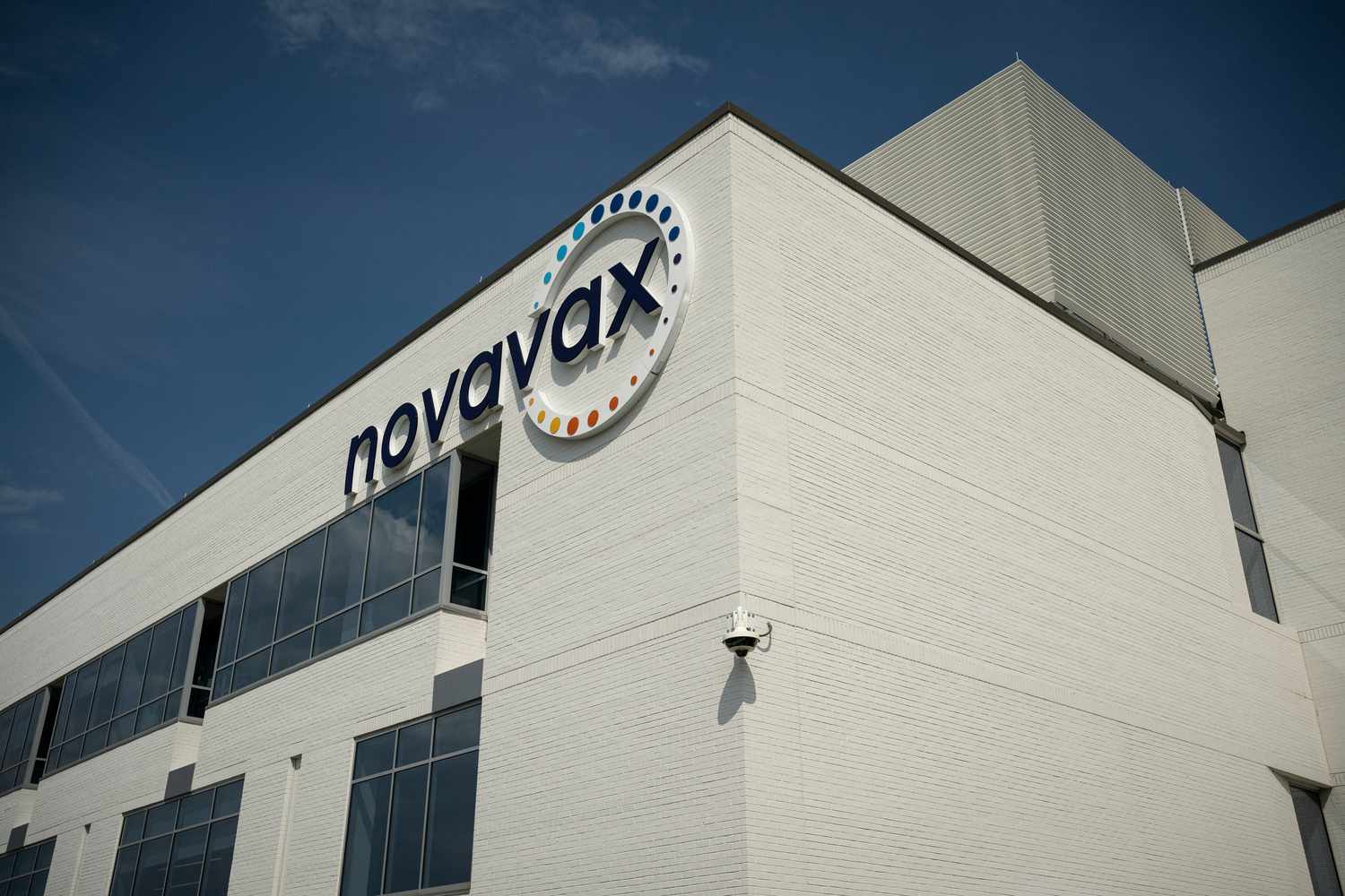 Novavax Vaktsinalarida Havotirli Holatlar: FDA Tadqiqotlarni To‘xtatdi
