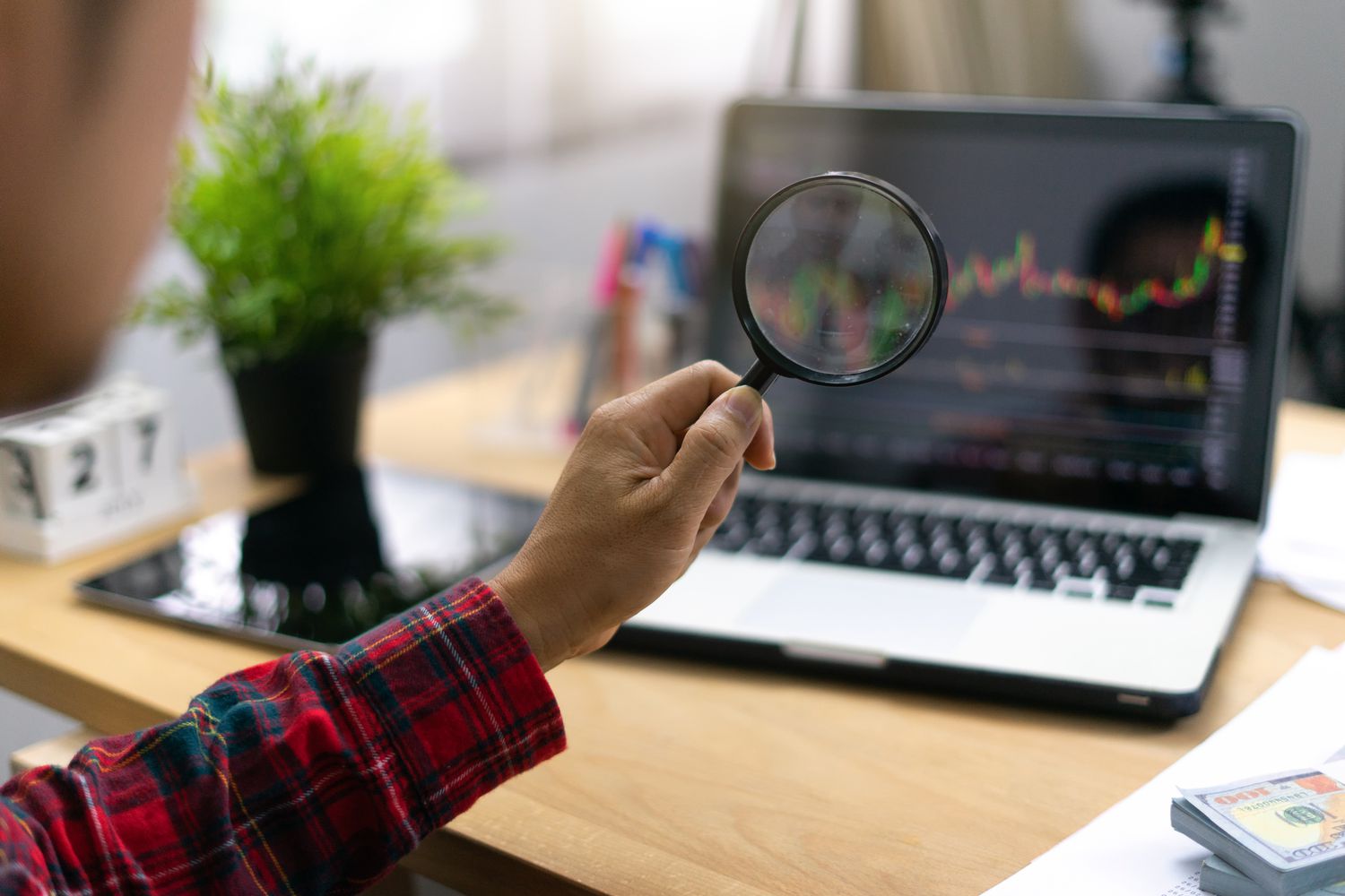 Arbitraj Savdosida Fursatlarni Qanday Qidirish va Foydalanish