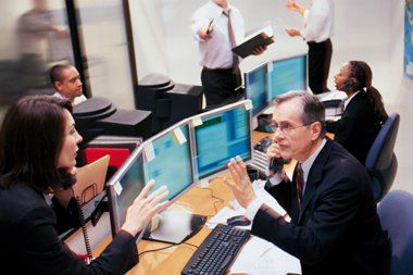 Понижающиеся Максимумы: Как Распознать и Использовать Этот Технический Паттерн