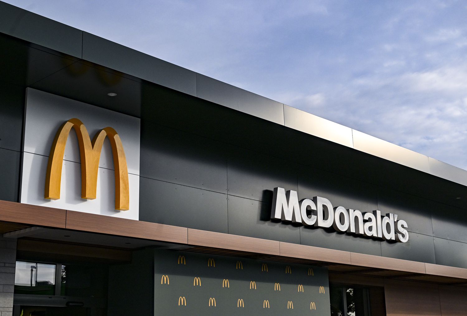 Как McDonald's справляется с кризисом из-за вспышки кишечной инфекции