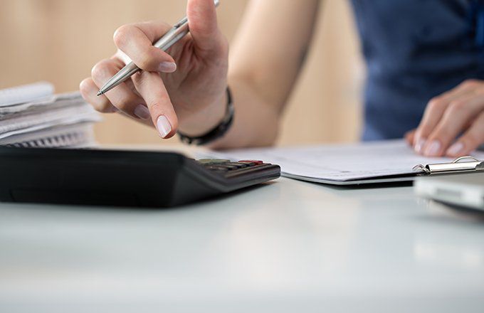 Как зарабатывать на рекламе на автомобиле: реальные возможности и ловушки мошенников