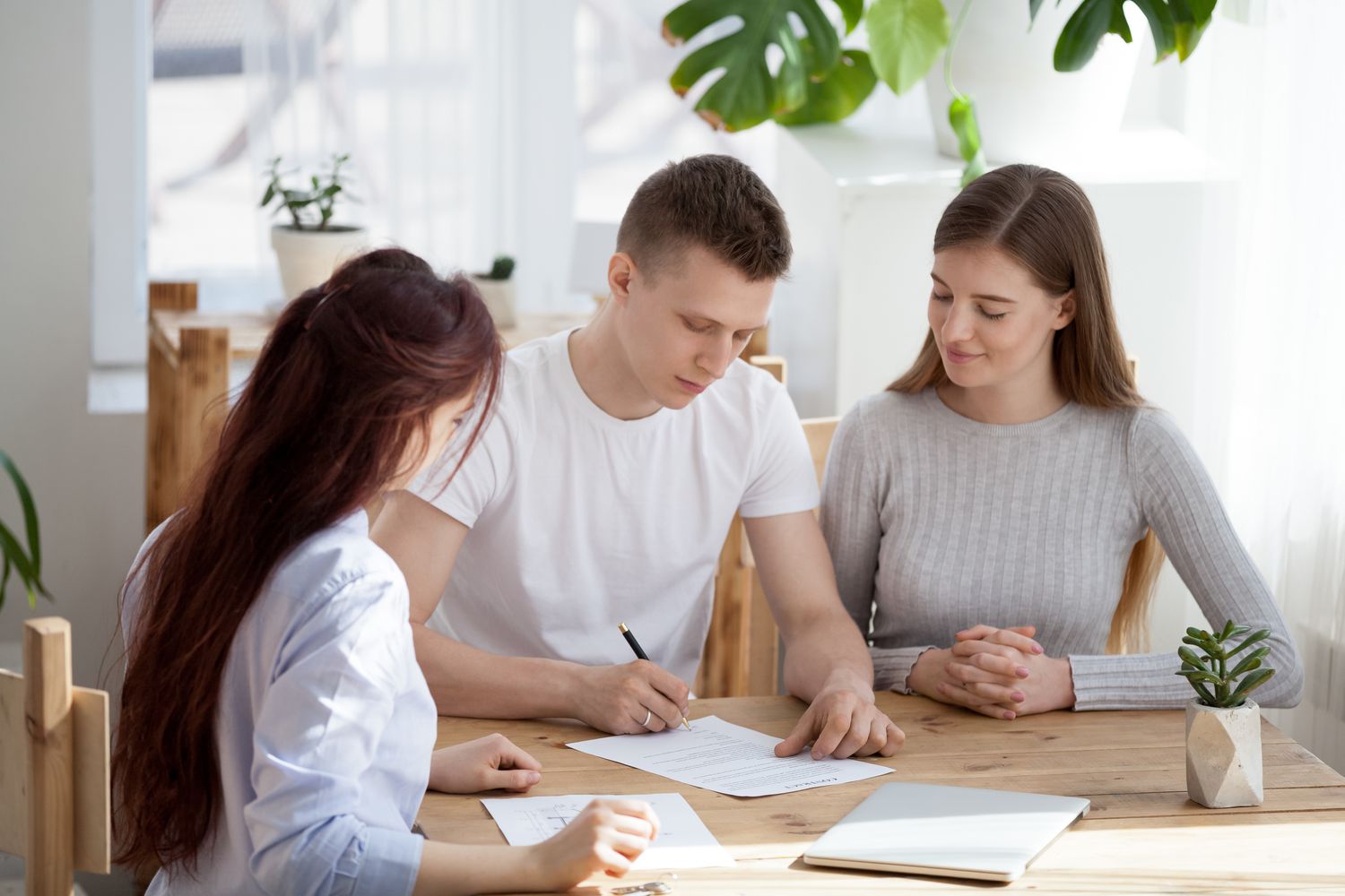 Attornment Explained 2025: Costs, Benefits, and Real Estate Impact