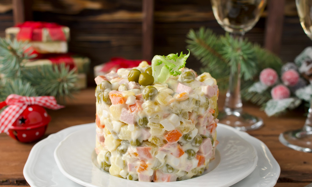 Идеальный салат Оливье: классический рецепт, который покорит всех