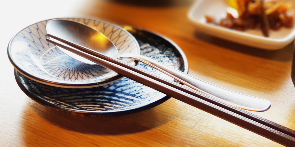 Инновационные палочки для еды, которые делают блюда вкуснее без лишней соли