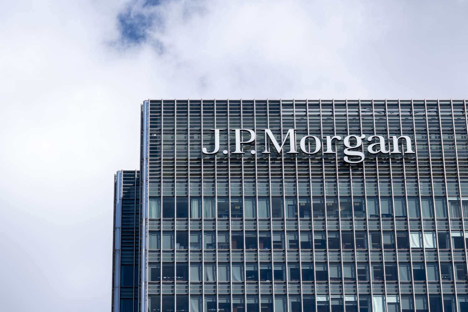 January 2025 Stock Market Insights: JPMorgan Hits $39.94B Revenue, Delta Forecast Slumps