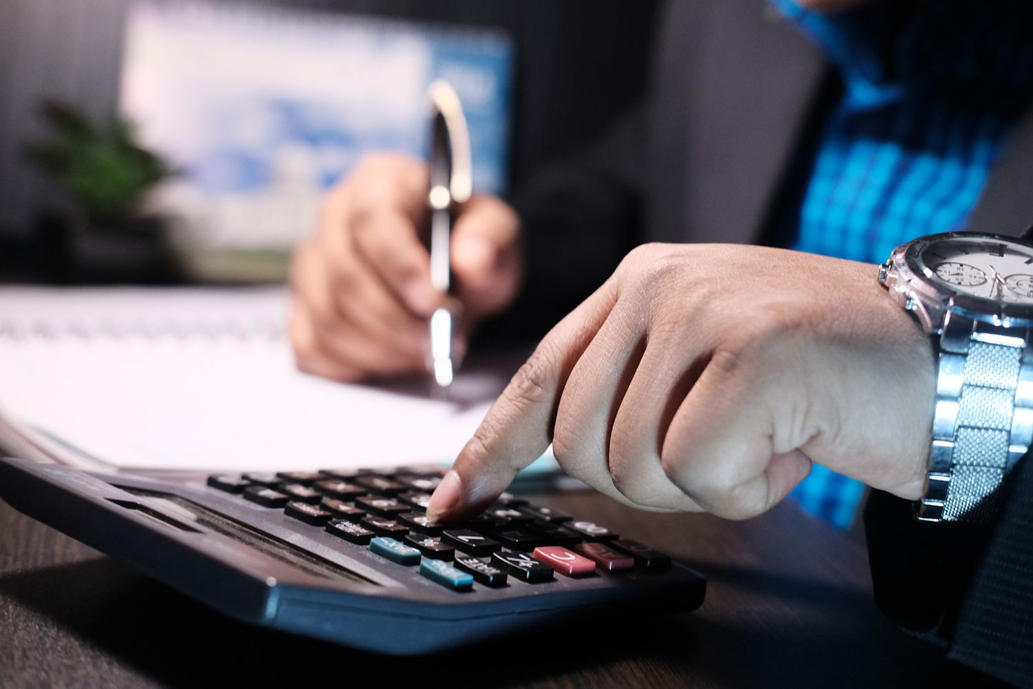 Investitsiyalarda Xavf Darajasi: Kam Xavfli va Yuqori Xavfli Variantlar Farqlari