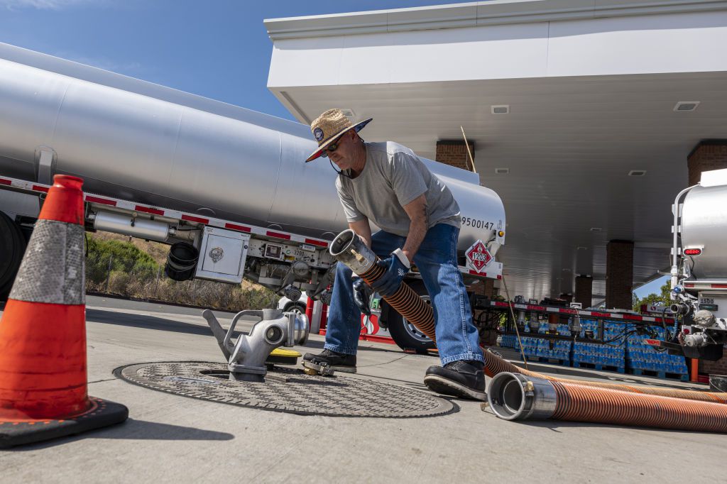 Ulgurji Narxlar Pasaymoqda: Iste'mol Narxlari Qachon Kuzatiladi?