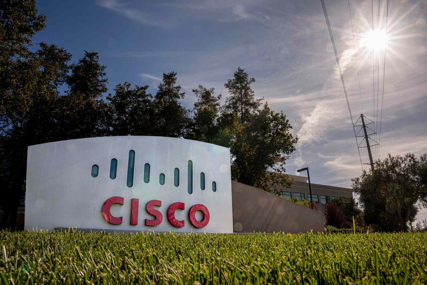 Cisco 2025 Q1 Earnings Beat Expectations, Raises Full-Year Revenue Forecast to $56.3B