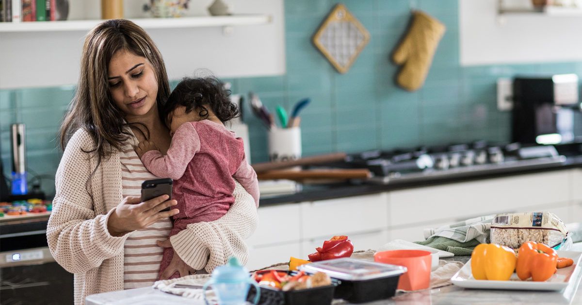 Искусство ручного сцеживания молока: как и когда применять эту технику