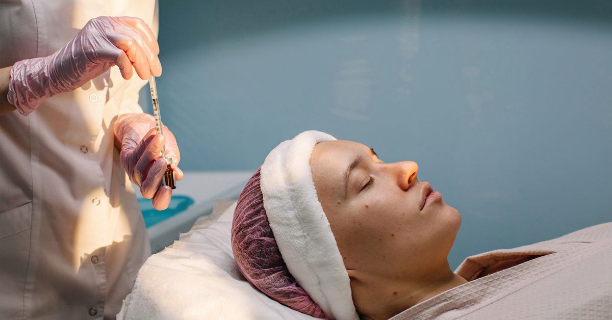 Yuz va Qo'llar Terisini Yoshartirishda Radiesse Inyeksiyalari Sirlari