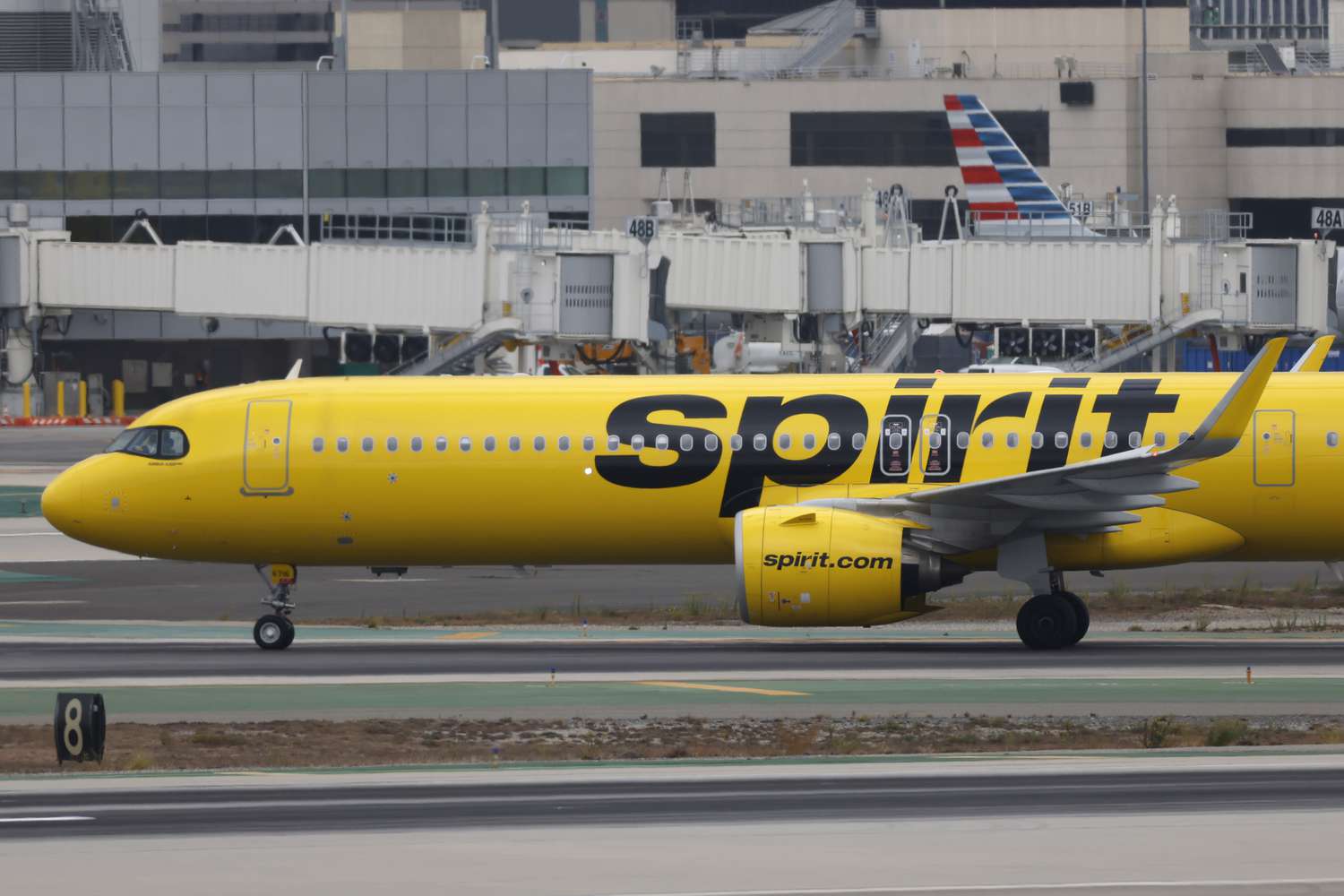 Spirit Airlines Stock Drops 60% in 2025 Amid Bankruptcy Fears After Frontier Merger Talks Fail