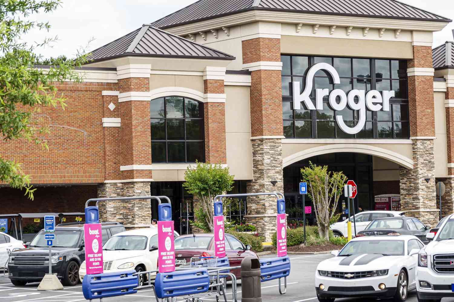 Kroger Stock Analysis 2025: Impact of Delayed $24.6B Merger with Albertsons