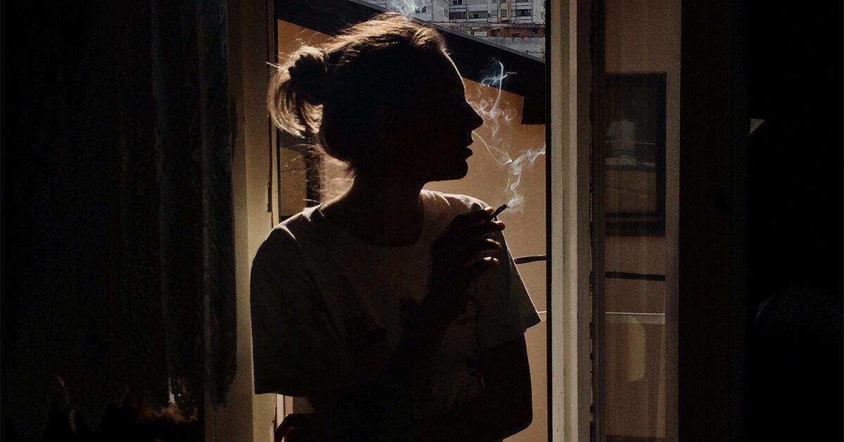 Как курение влияет на здоровье глаз и риск развития макулярной дегенерации