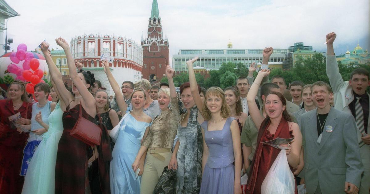Ностальгия школьных выпускных: как прощались с детством и школой в начале 2000-х