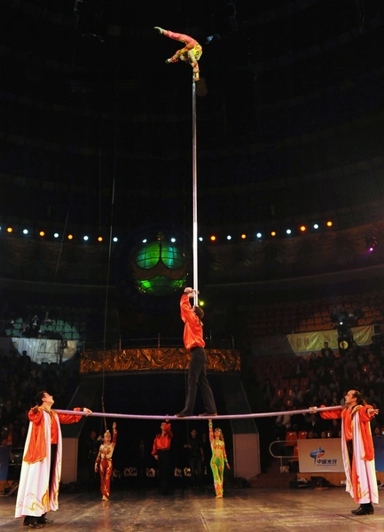 Equilibrist performers