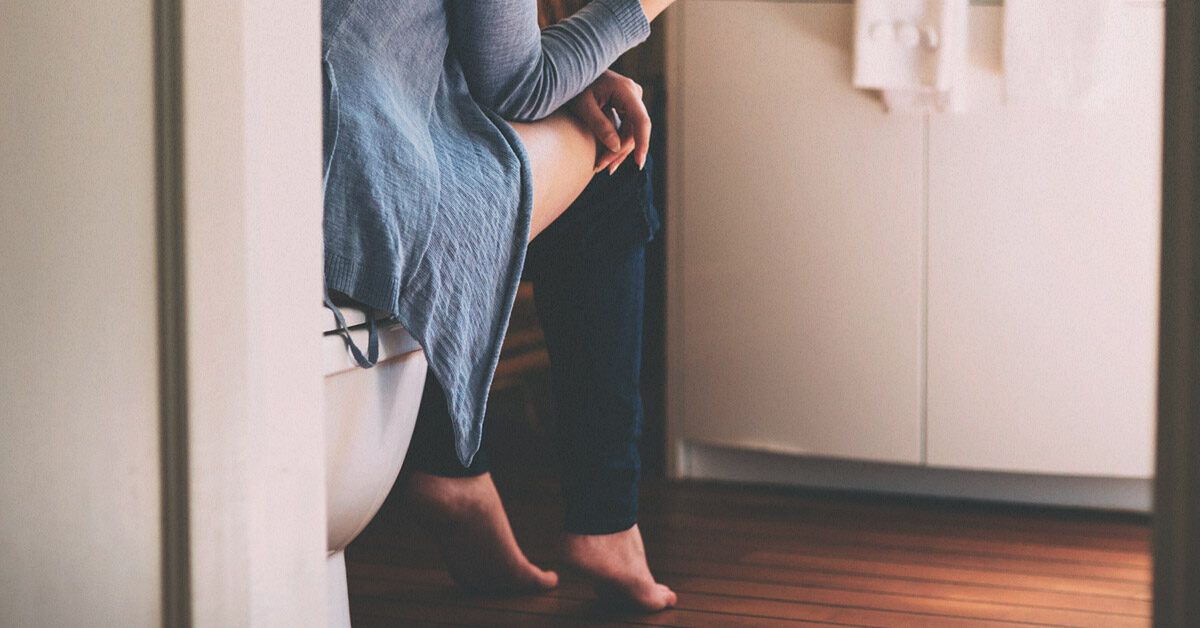 Черные выделения: что скрывает этот симптом и когда стоит обратиться к врачу