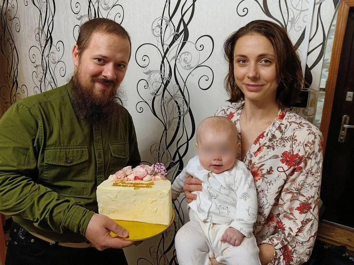 Evgeny Nikolsky with wife and daughter Evgeny Nikolsky with wife and daughter