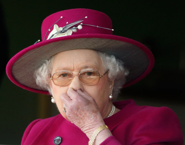 Qirol Yelizaveta II hayratda