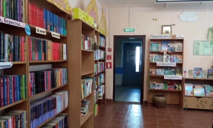 Кристина в библиотеке