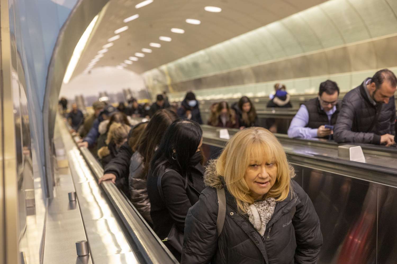 Рынок труда США: впечатляющий рост вакансий и зарплат вызывает вопросы у ФРС