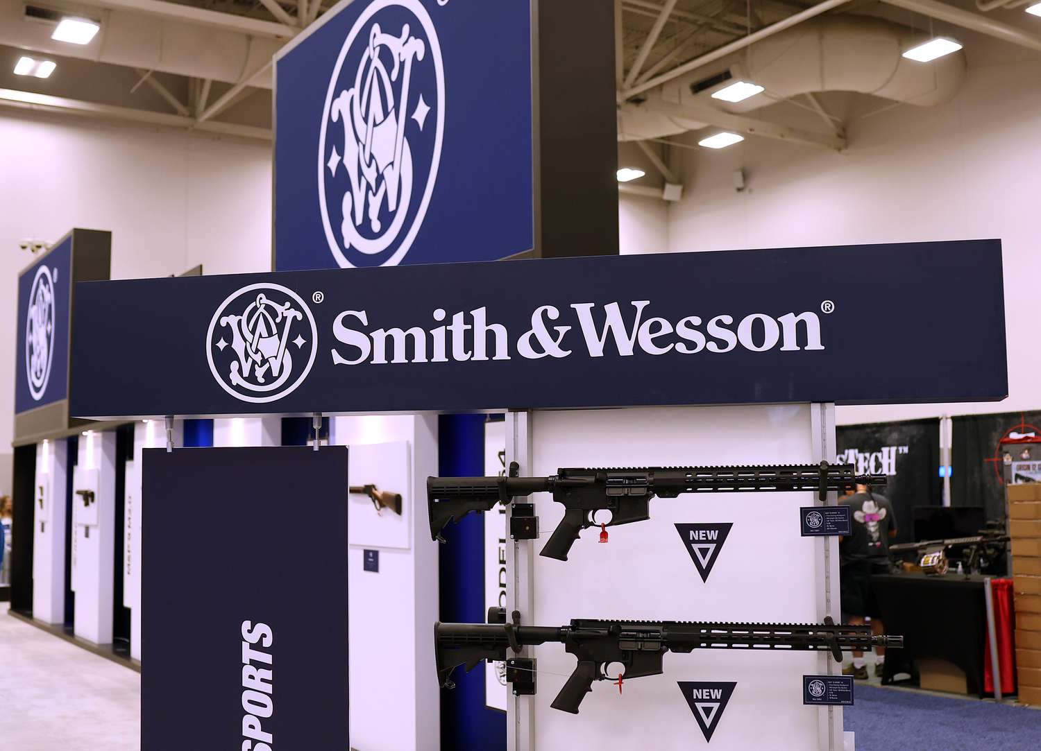 Smith & Wesson: Inflatsiya Oqibatida O'qotar Qurollar Bozorida Qiyinchiliklar