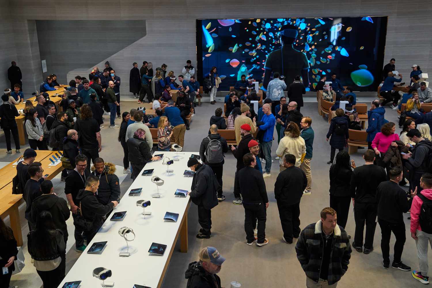 Почему экономика США продолжает удивлять всех?