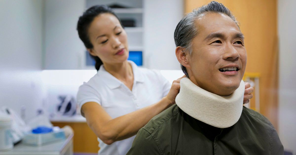 Все, что нужно знать о травмах шеи: причины, симптомы и методы лечения