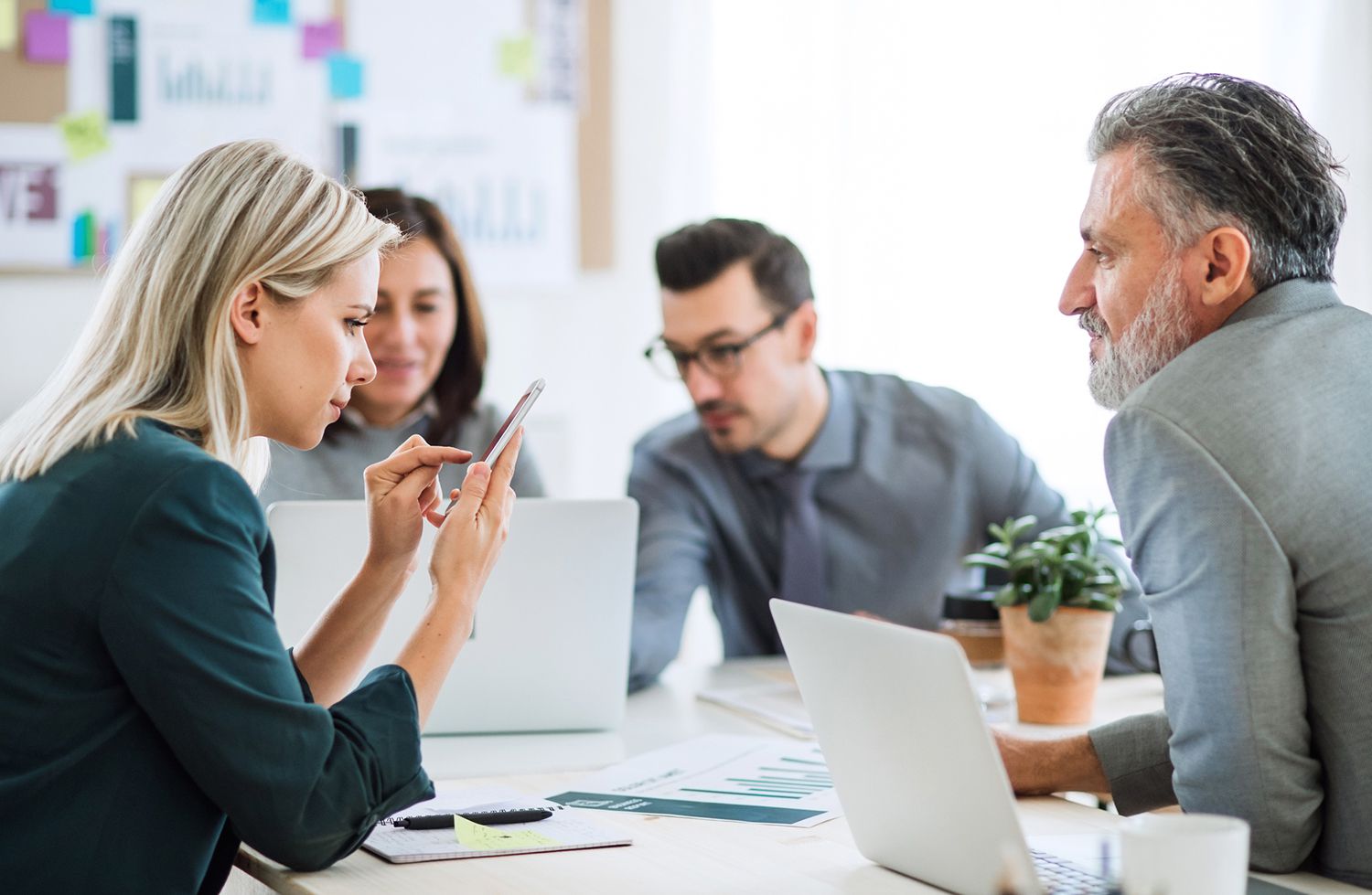 Korxonalarga Foiz Stavkalari va Valyuta Swapi Qanday Yordam beradi?